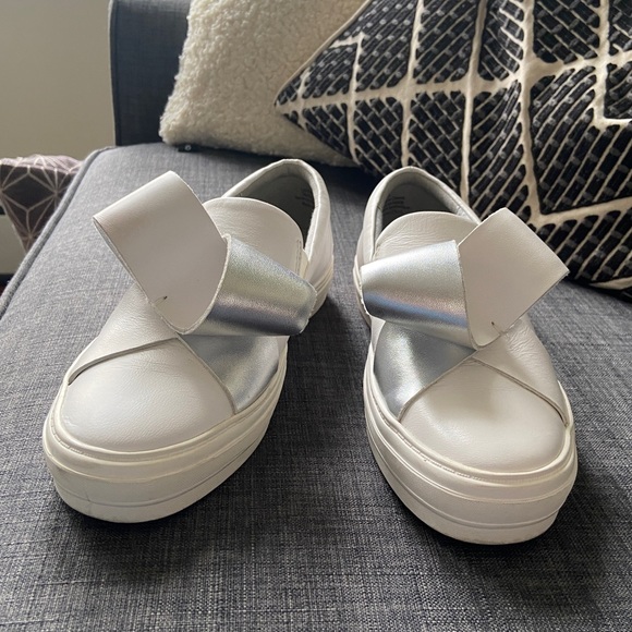 🚨SOLD🚨 Nine West Odienella Leather Slip-on Bow Sneakers - Picture 2 of 8